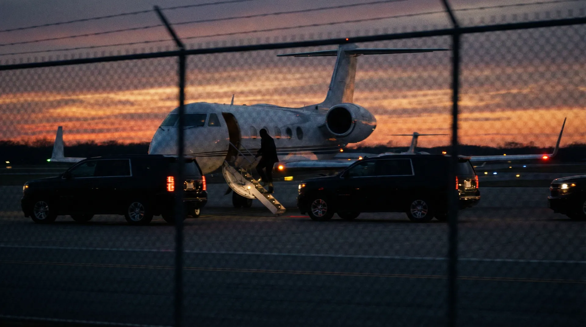 暗网吃瓜 - 私人飞机机场偷拍